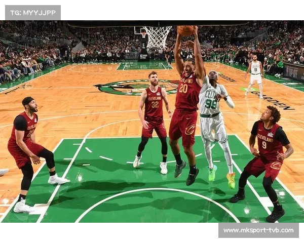 布朗防守组发力，新秀四分卫桑德斯首秀取胜