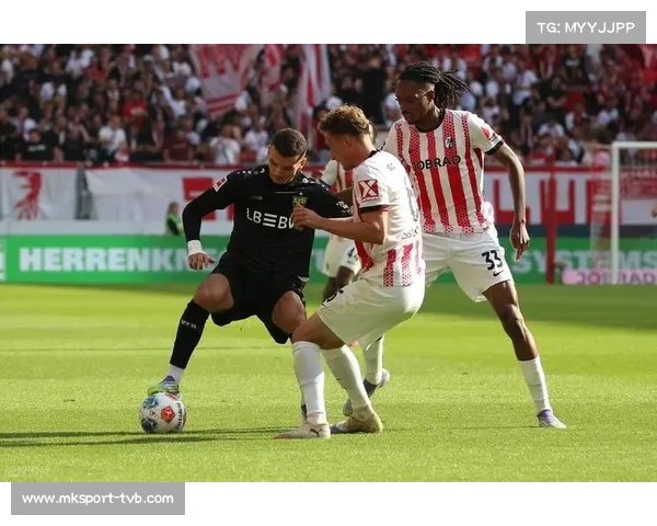 德米罗维奇进球后跪地庆祝，斯图加特前锋用表现回应球迷期待